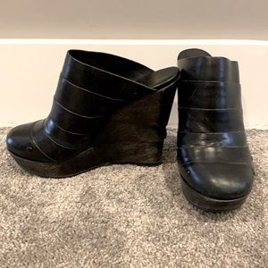 Diane Von Furstenberg black slip on wedge mule